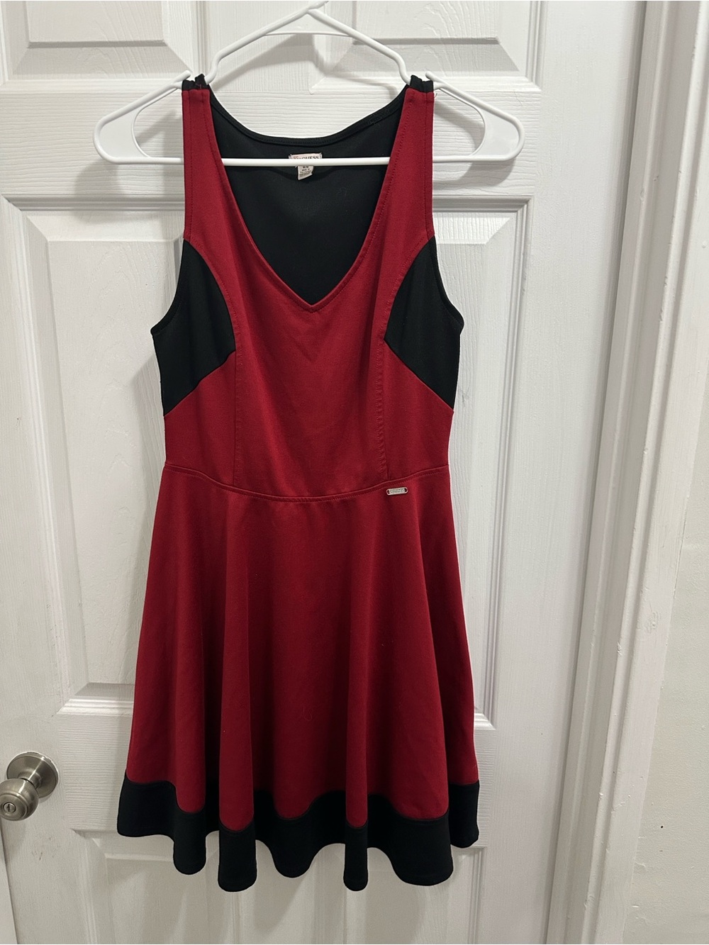 Guess Red and Black Sleeveless V-Neck Fit-and-Flare Midi Dress